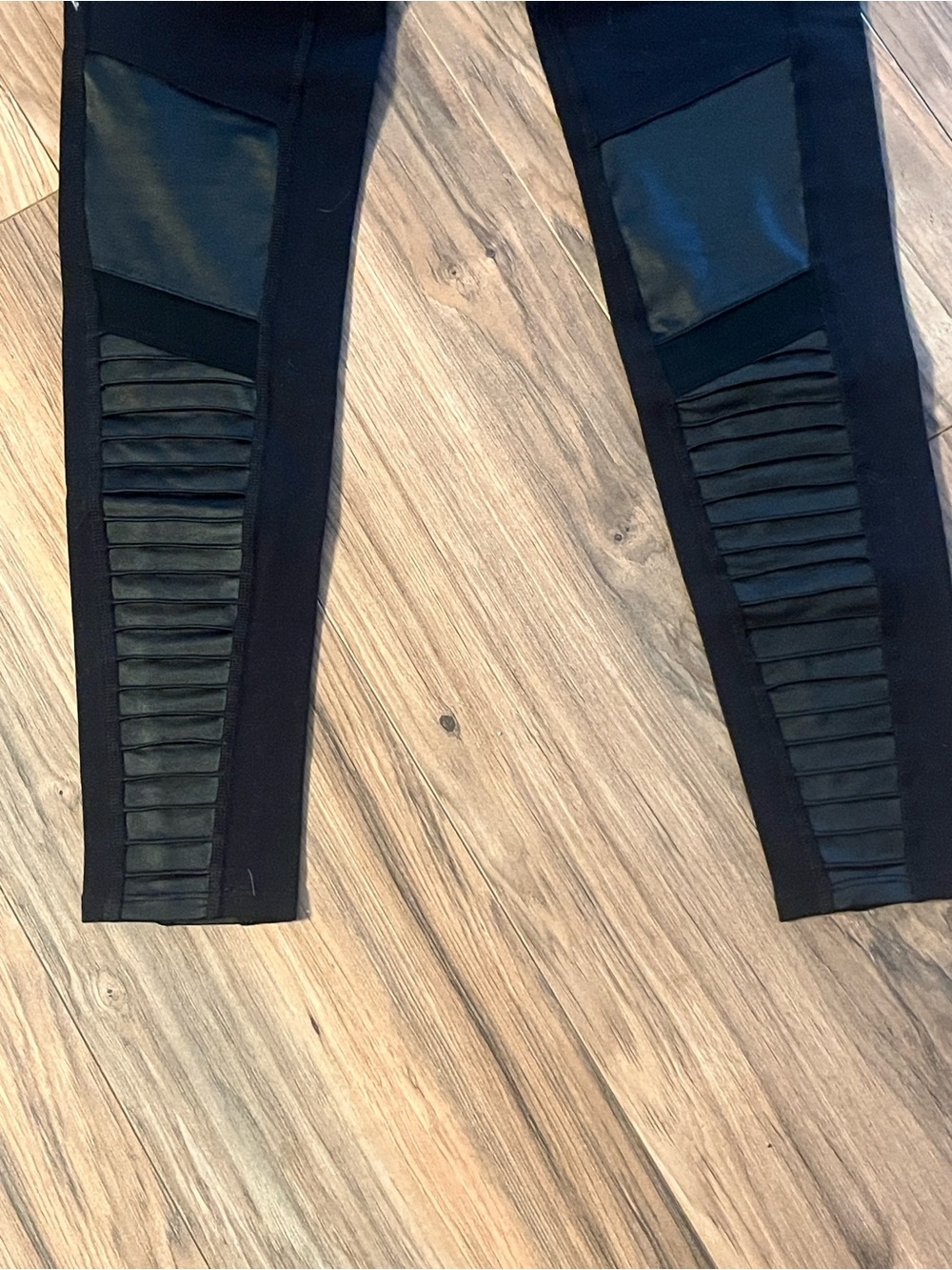 Alo Yoga Leggings Womens Moto Black Leggings - Picture 8 of 13